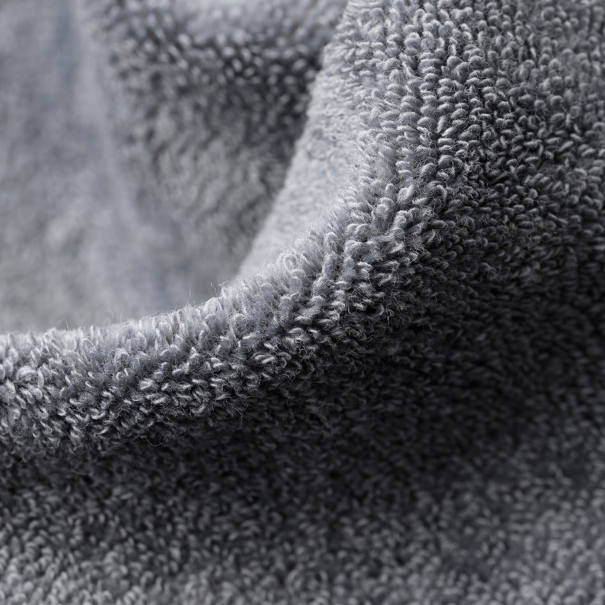 Detailaufnahme des innovativen, saugstarken Handtuchstoffs der OBIXS Handtuchmütze in Grau